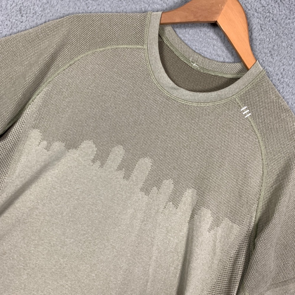 Lululemon Metal Vent T-Shirt Mens Medium‎ City Skyline Tech Seamless Gym Running